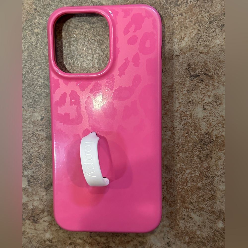 Loopy Case Vibrant Pink Leopard with White Loop. Nothing wrong with it.